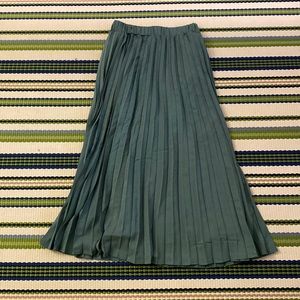 Beautiful, stretchy skirt.